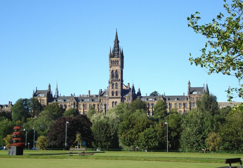 2 Bed Apartment In The West End