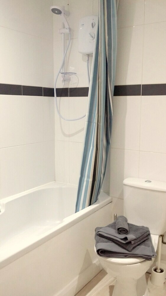2 Bed Apartment In The West End