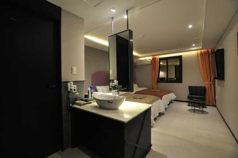 French Code Hotel