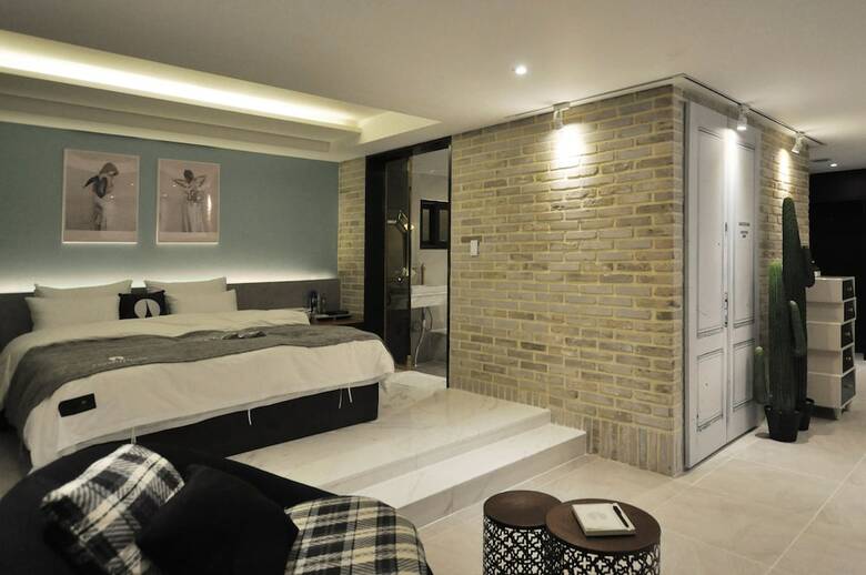 French Code Hotel