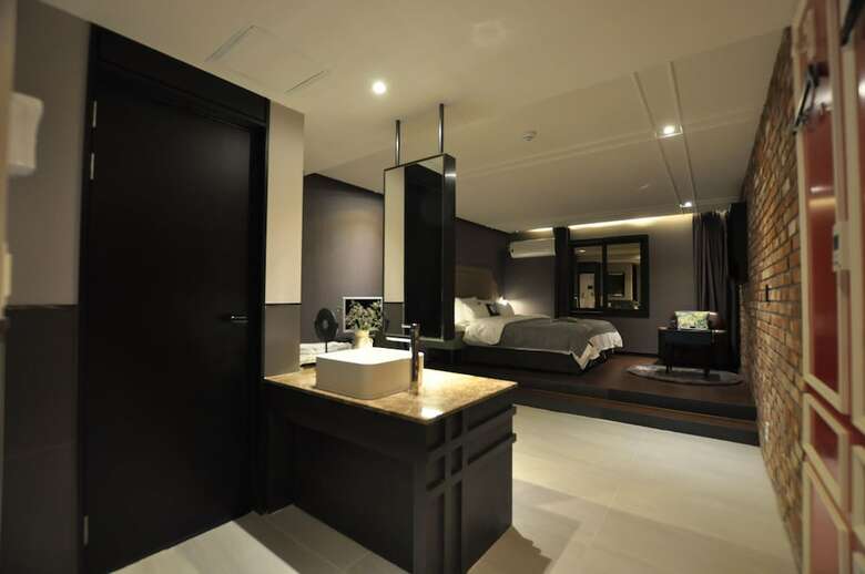 French Code Hotel