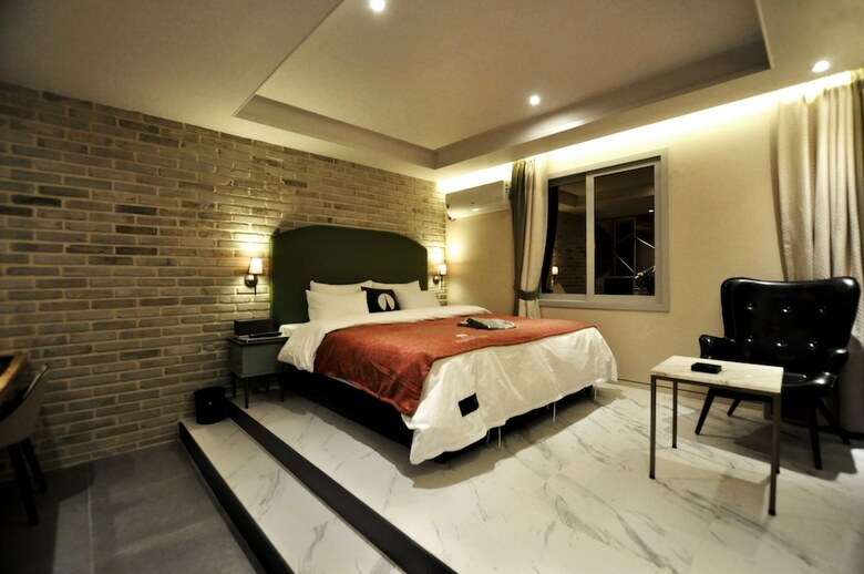French Code Hotel
