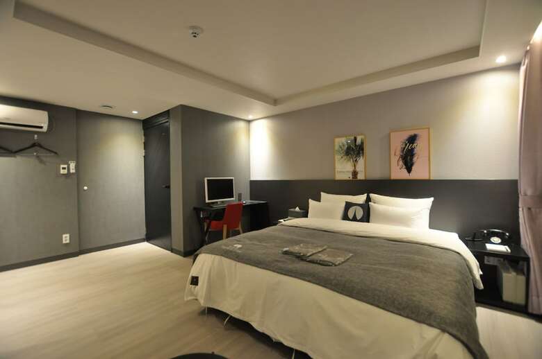 French Code Hotel