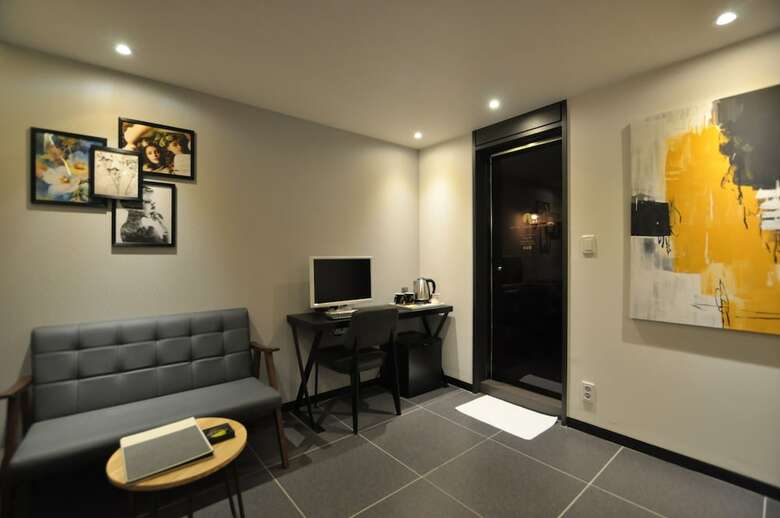 French Code Hotel