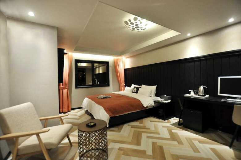 French Code Hotel