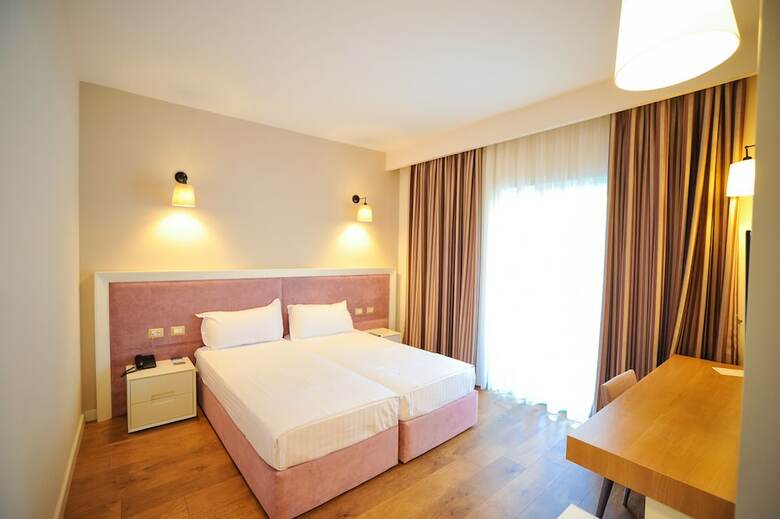 Hotel Sandy Beach Resort