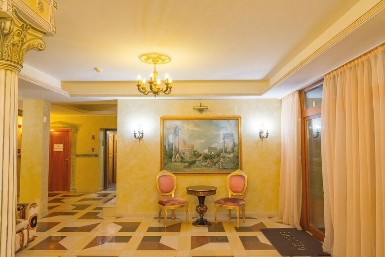 Golden Pearl Hotel