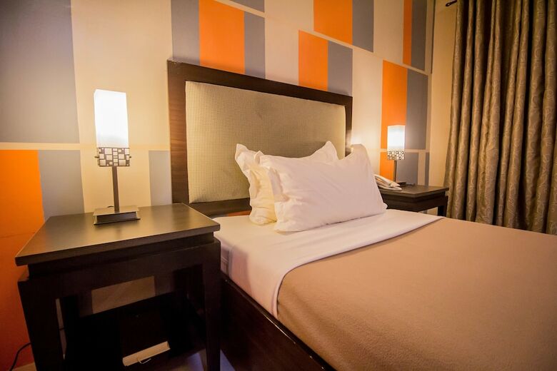 Hotel The Red Palm Suites And Restaurant