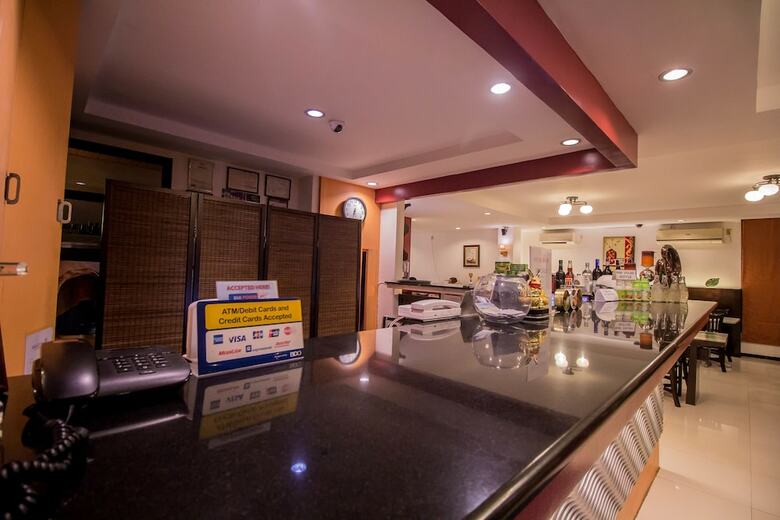Hotel The Red Palm Suites And Restaurant