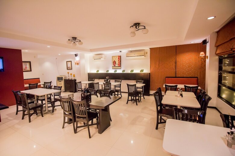 Hotel The Red Palm Suites And Restaurant