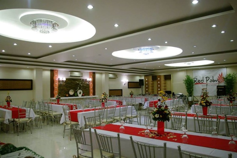 Hotel The Red Palm Suites And Restaurant