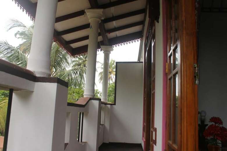 Hotel Shasee Rest -mirissa Sri Lanaka
