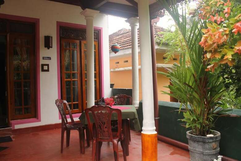 Hotel Shasee Rest -mirissa Sri Lanaka