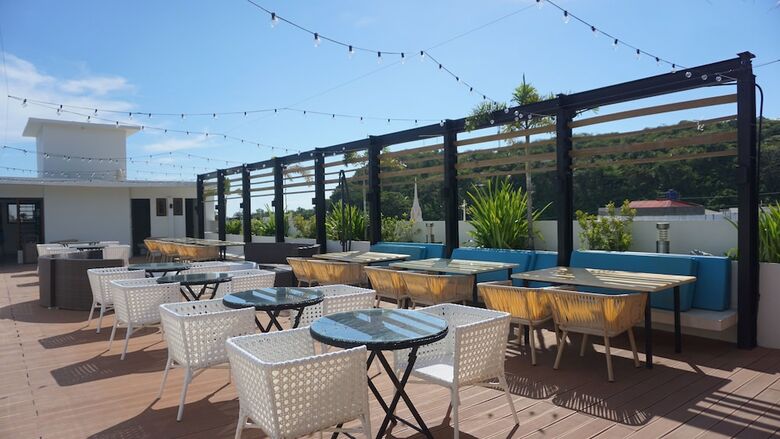 Ferra Hotel And Garden Suites