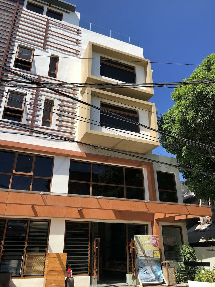 Ferra Hotel And Garden Suites