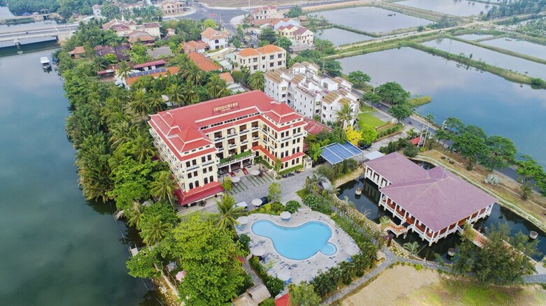 Lu Na Diamond Riverside Hotel