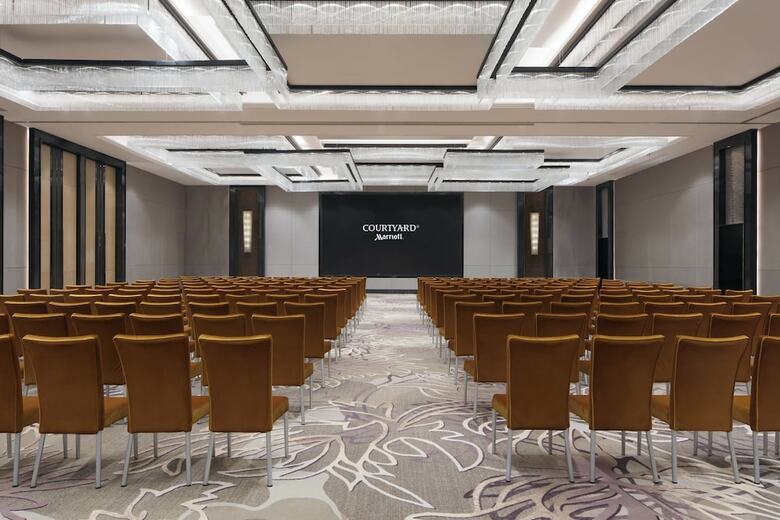 Hotel Courtyard By Marriott Zhengzhou Airport