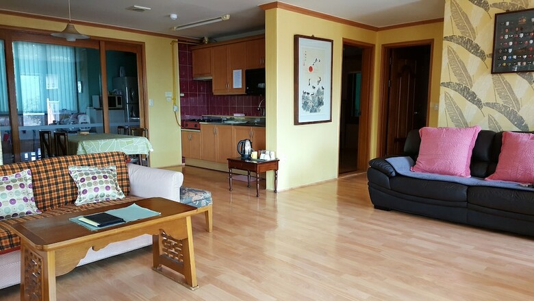 Full Moon Dalbawi Pension