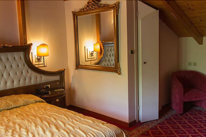 Alexios Inn Hotel