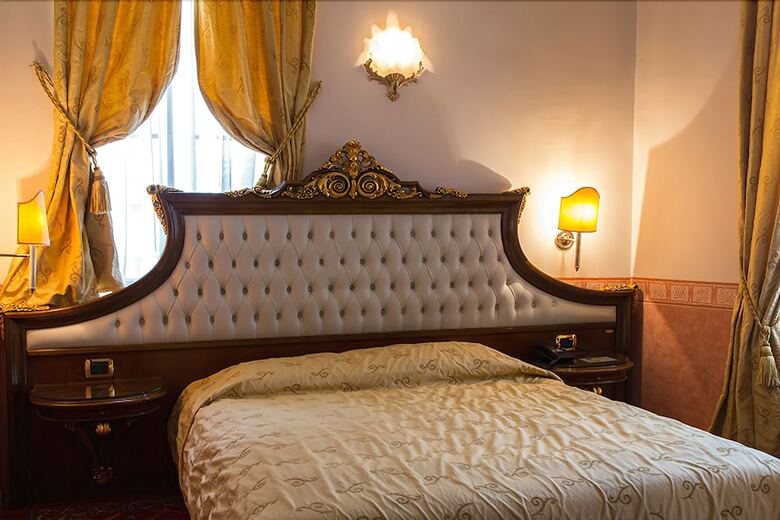 Alexios Inn Hotel