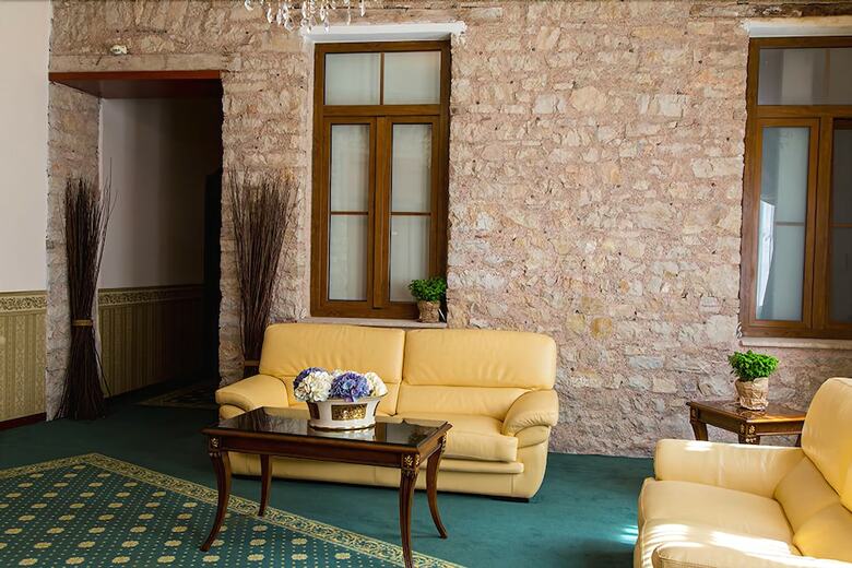 Alexios Inn Hotel