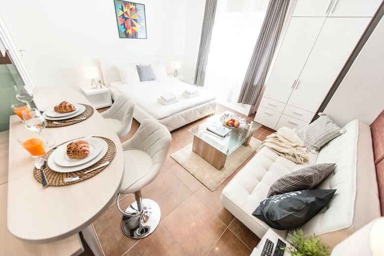 Oasis Apartments - Fashion Street