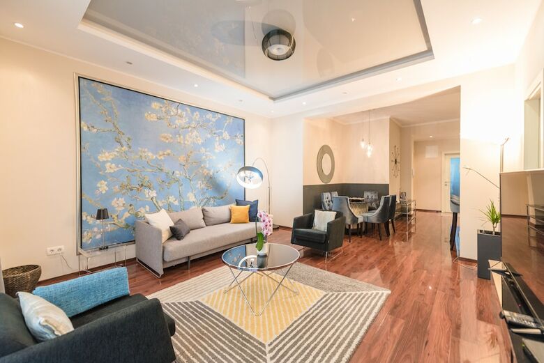 Oasis Apartments - Liberty Bridge