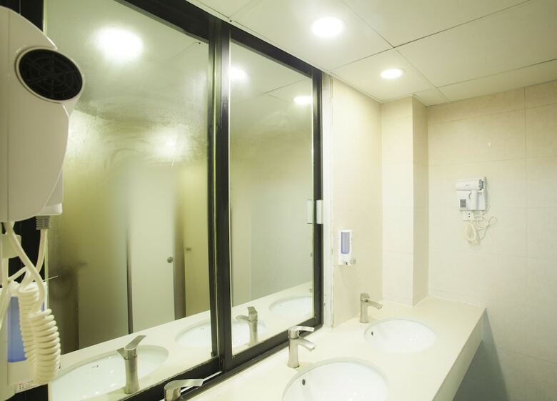 Hostal Reddoorz Hostel @ Signature Inn