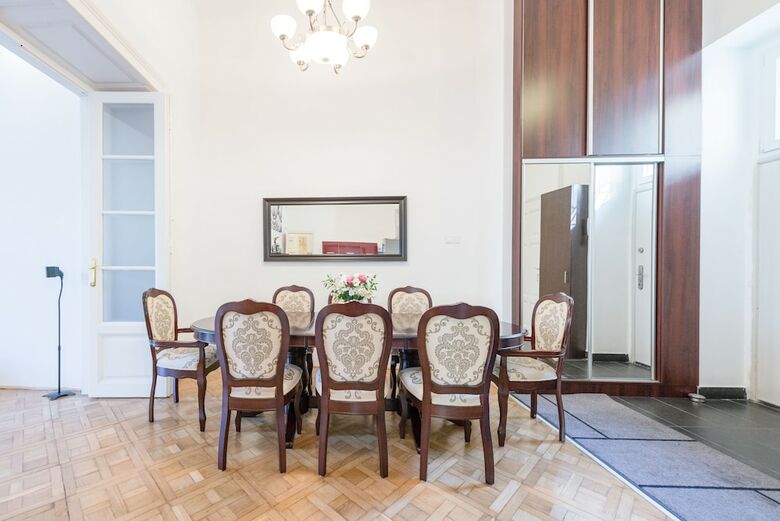 Oasis Apartments - Broadway II