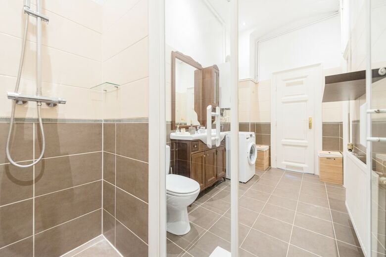 Oasis Apartments - Broadway II