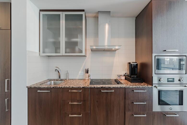 Noel Suites - York And Harbour St.