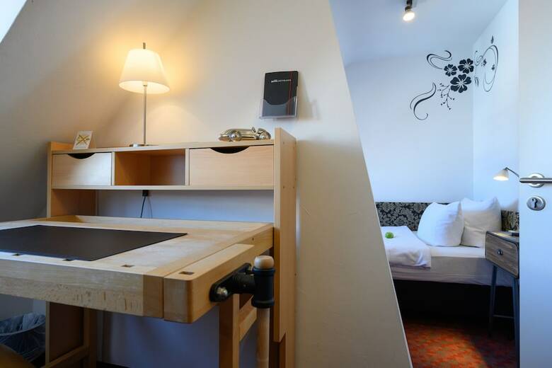 Hotel H.e.y.m.a.n.n.