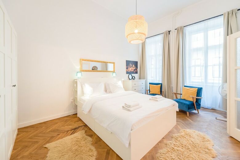 Oasis Apartments - Liberty Square