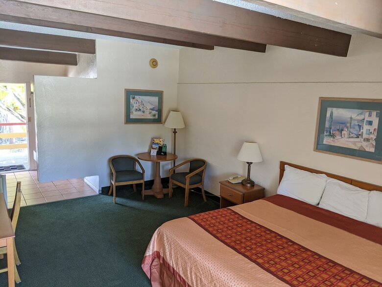 Hotel Golden Host Resort