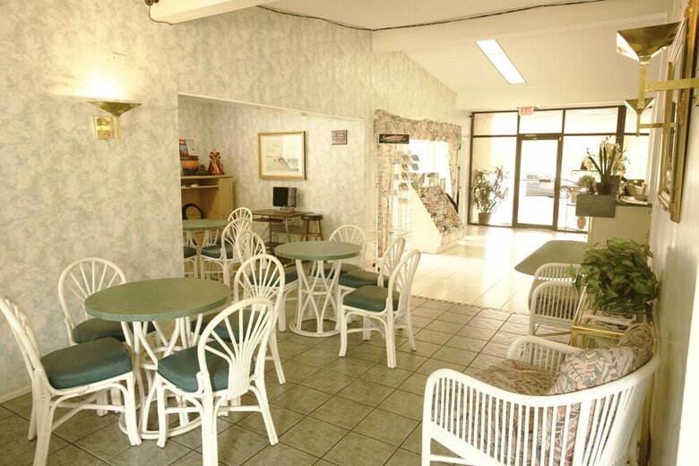 Hotel Golden Host Resort