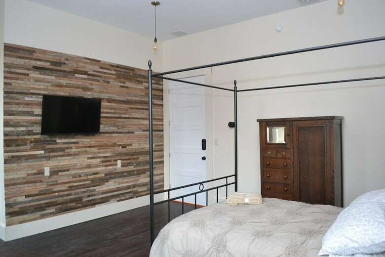 Hotel Eighteen-ninety Sleepover