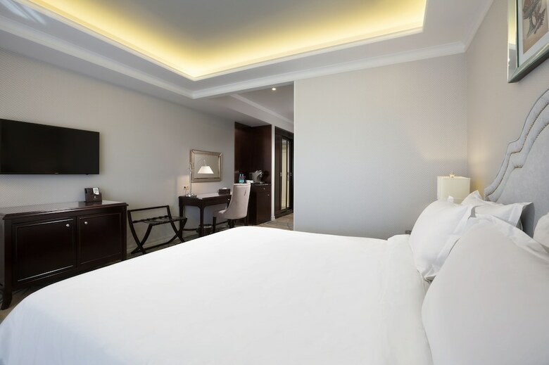 Marina Yacht Hotel