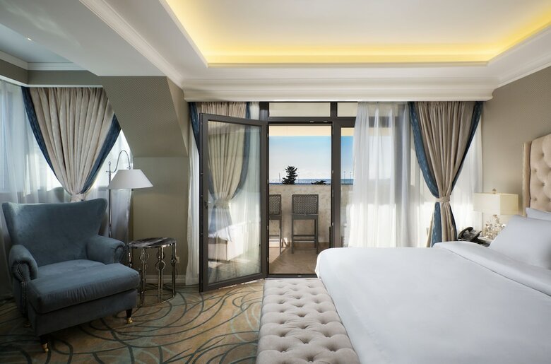 Marina Yacht Hotel