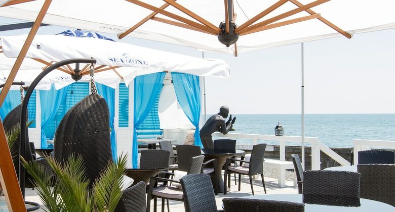 Marina Yacht Hotel