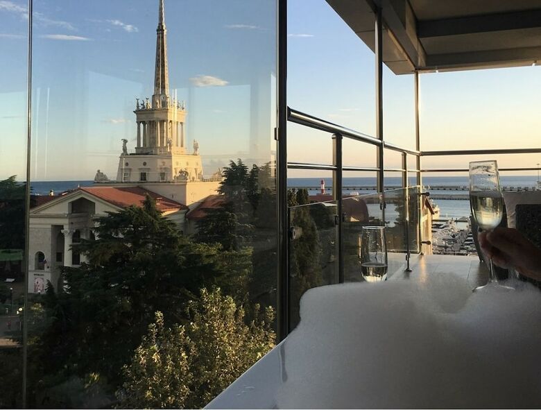 Marina Yacht Hotel