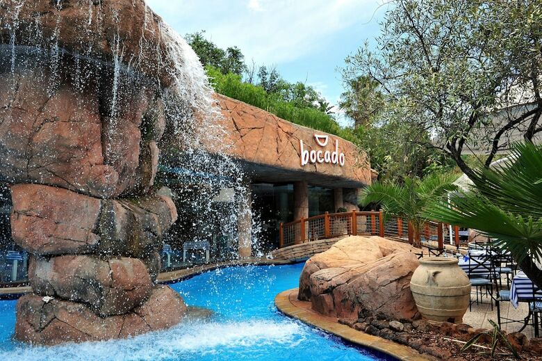 Hotel Bush Bungalows At Sun City Resort