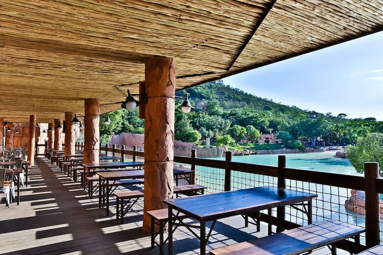 Hotel Bush Bungalows At Sun City Resort