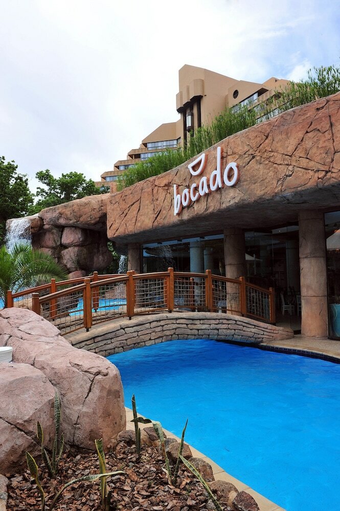 Hotel Bush Bungalows At Sun City Resort