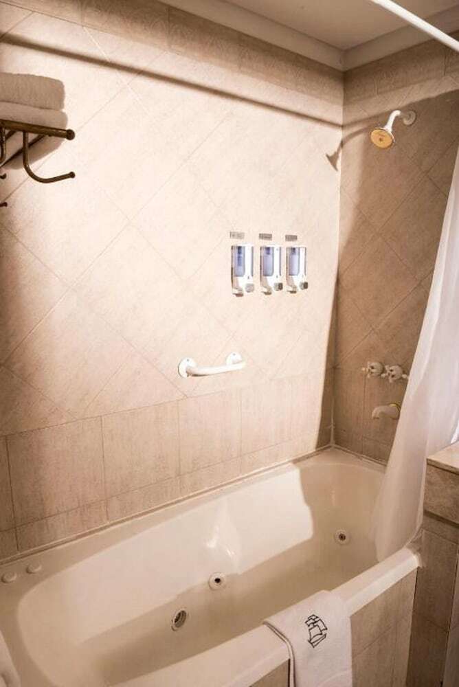 Hotel Mayflower Suites