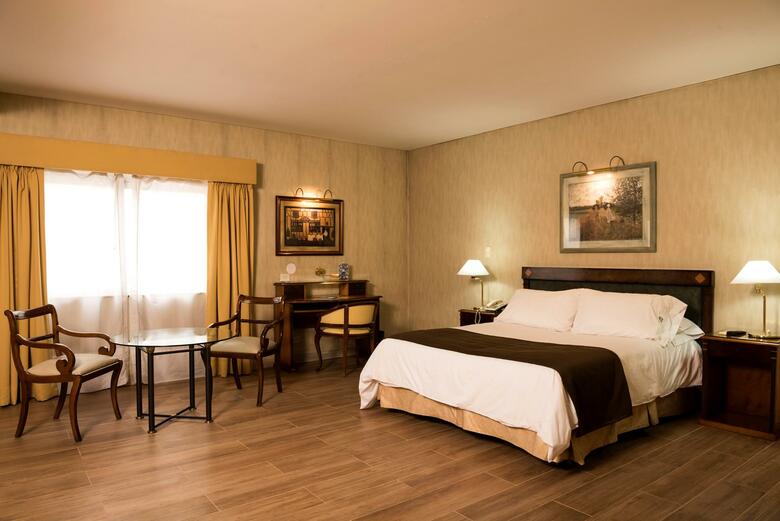 Hotel Mayflower Suites