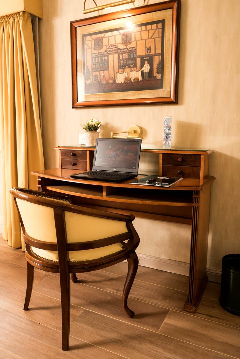 Hotel Mayflower Suites