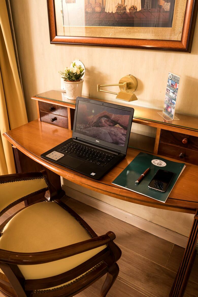 Hotel Mayflower Suites