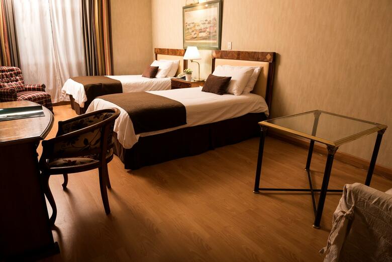 Hotel Mayflower Suites