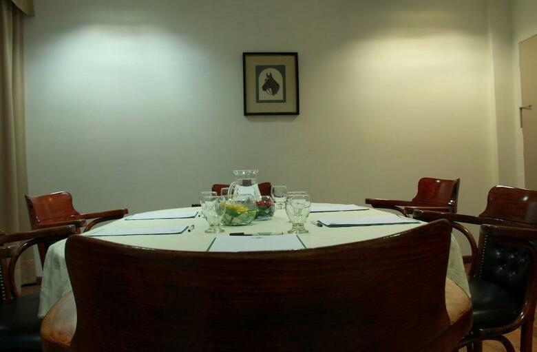 Hotel Mayflower Suites