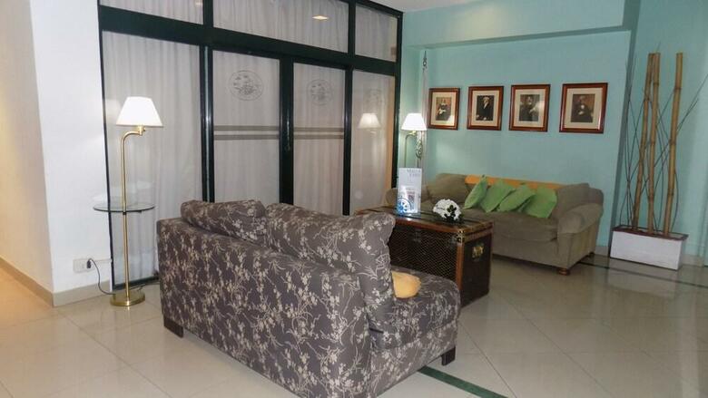 Hotel Mayflower Suites